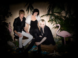 Ravage! Ravage! - www.ravageravage.com - photo by Isolde Woudstra